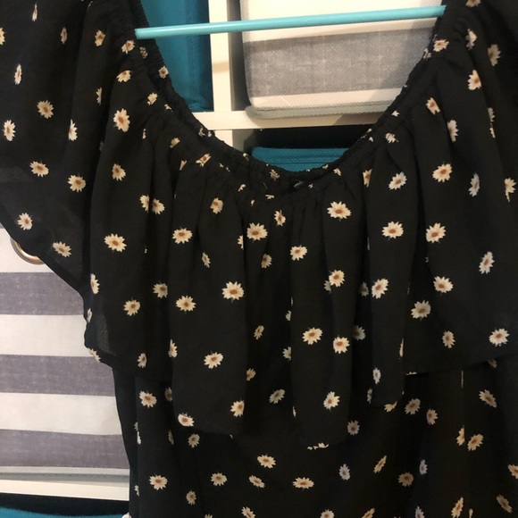 Daisy Ruffle Top - Picture 2 of 3